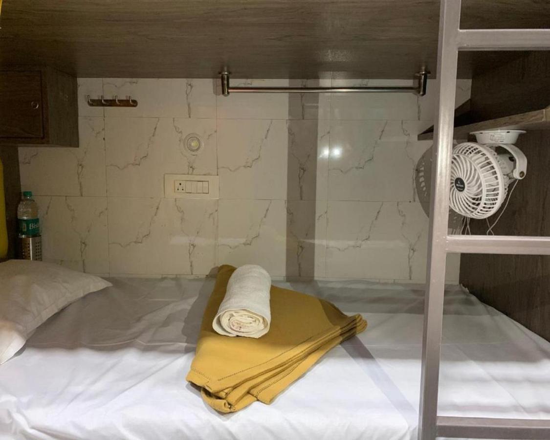 Neenava Dormitory Мумбай Екстериор снимка