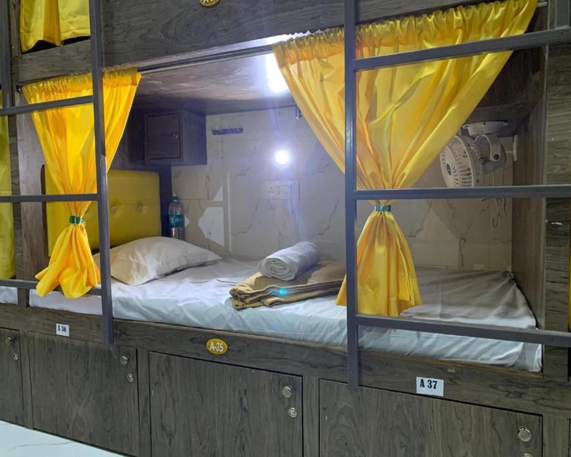 Neenava Dormitory Мумбай Екстериор снимка