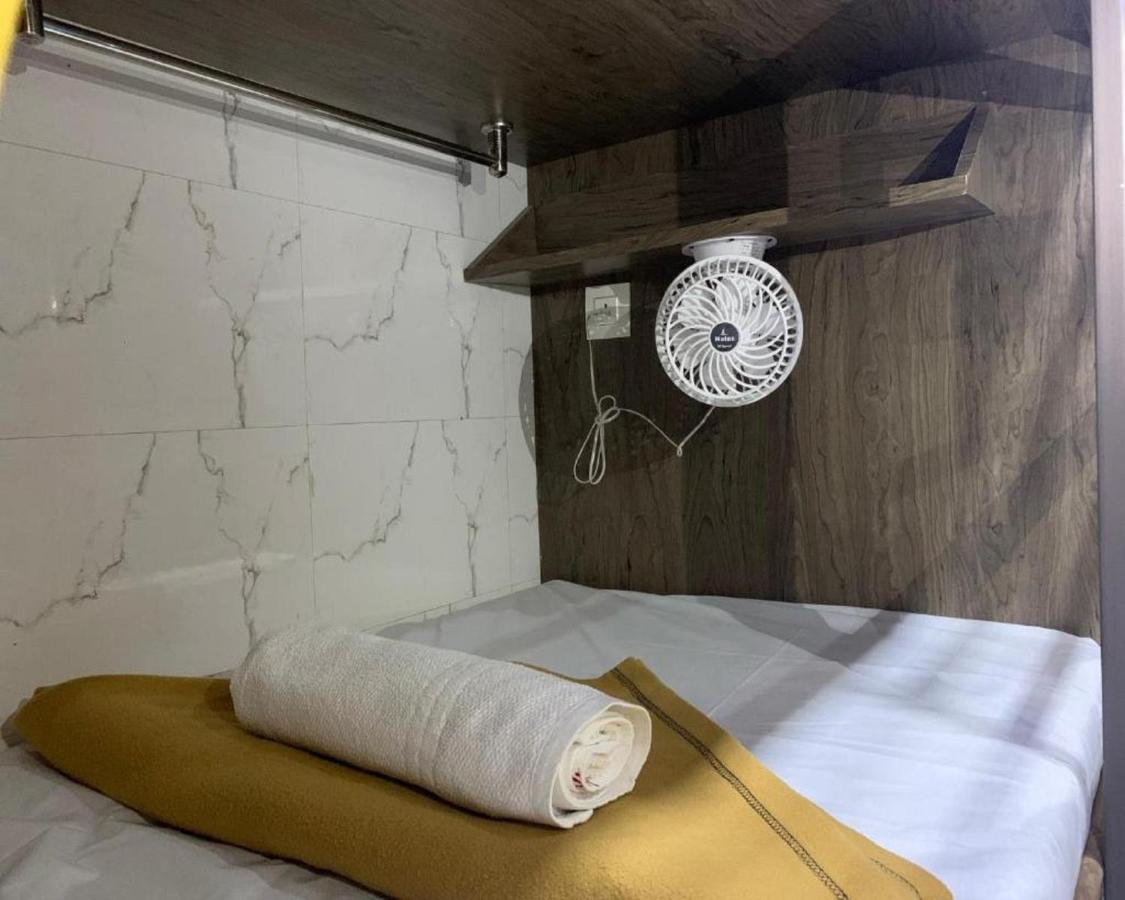 Neenava Dormitory Мумбай Екстериор снимка