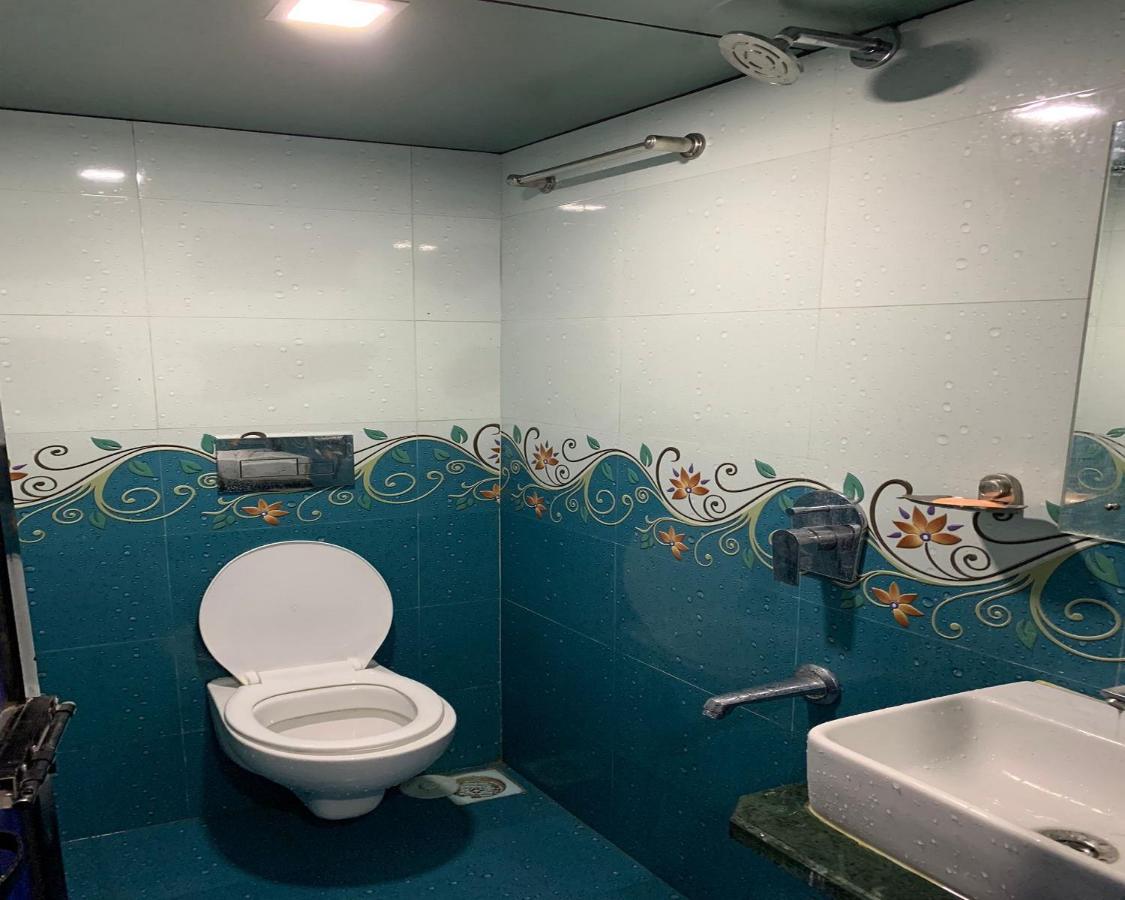 Neenava Dormitory Мумбай Екстериор снимка