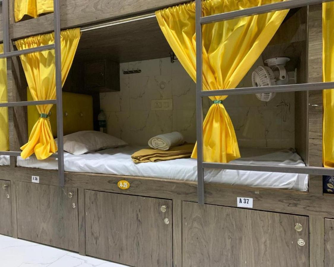 Neenava Dormitory Мумбай Екстериор снимка